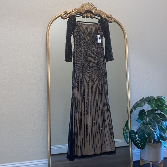 ADRIANNA PAPELL Beaded Off-The-Shoulder Evening Dress Size 2 - Picture 6 of 12